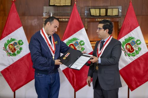 Presidente José Jerí recibe reconocimiento del Colegio de Abogados del Perú
