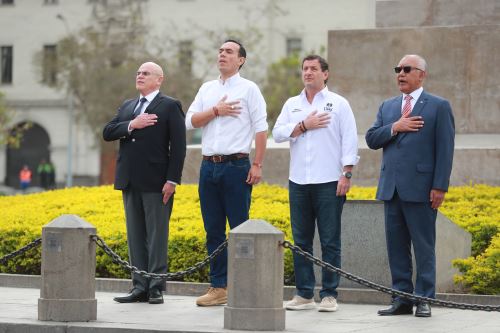 Presidente de la República José Jerí encabeza ceremonia de izamiento de la bandera en la Plaza San Martín