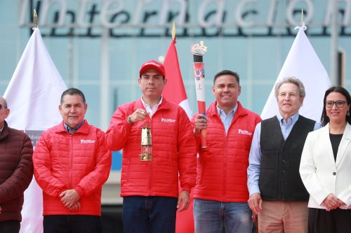Llega al Perú la Llama Bolivariana y se inicia el camino hacia los Juegos Ayacucho–Lima 2025