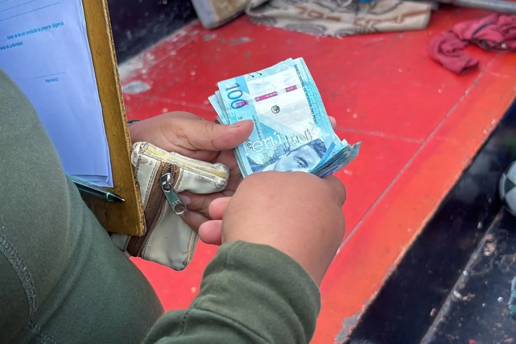 Personal del GOES intervino el Pabellón N.º 06 y decomisó dispositivos electrónicos, dinero y sustancias prohibidas. Foto: INPE