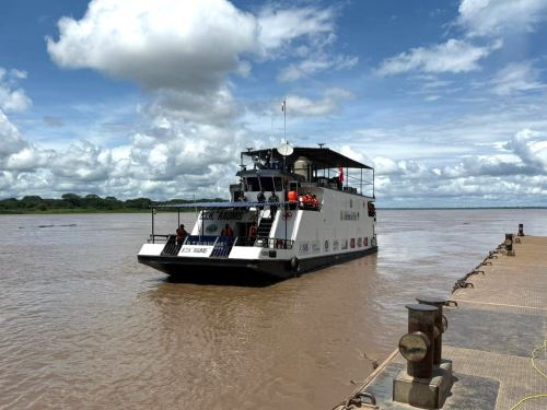 El Buque Tópico Hospital “Raumis” zarpó desde el muelle municipal de Contamana, ubicado en la provincia de Ucayali, región Loreto, para iniciar su cuarta campaña de acción social del año en comunidades de dicha jusridicción. ANDINA/Difusión
