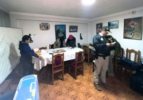 En un megaoperativo ejecutado desde la Representante de la Fiscalía Provincial Corporativa Especializada en Delitos de Corrupción de Funcionarios de Ayacucho y agentes de la Diviac de la PNP ejecutaron un operativo contra la organización criminal  "Los sagaces de gestión de obras". Entre los detenidos se encuentra el alcalde de la provincia de Cangallo, Teófilo Núñez Achallma. ANDINA/Difusión