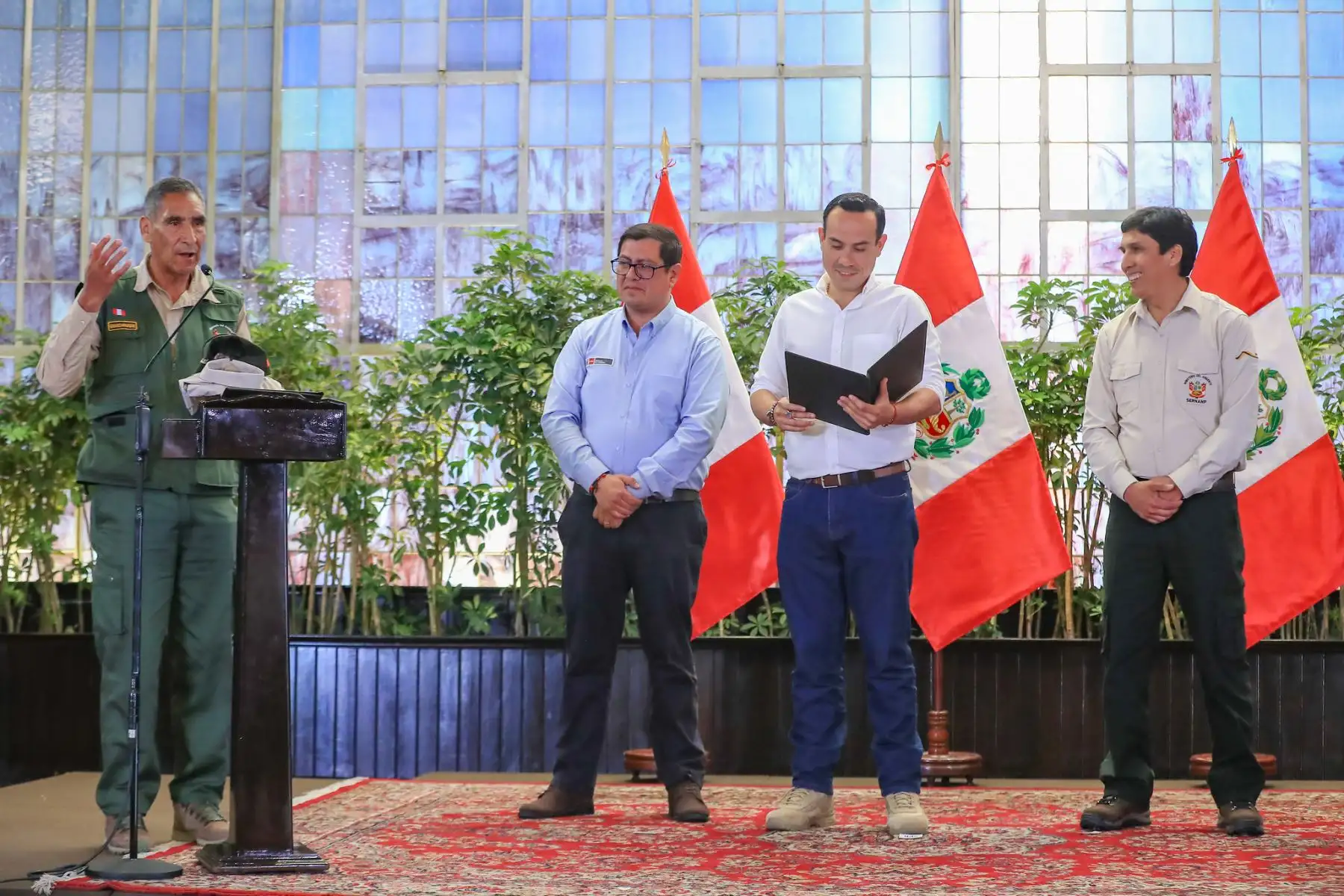 El presidente de la república, José Jerí Oré, participó en la ceremonia de implementación de la nueva escala remunerativa y la firma de contratos de los guardaparques del Perú, en Palacio de Gobierno. Foto: ANDINA/ Prensa Presidencia