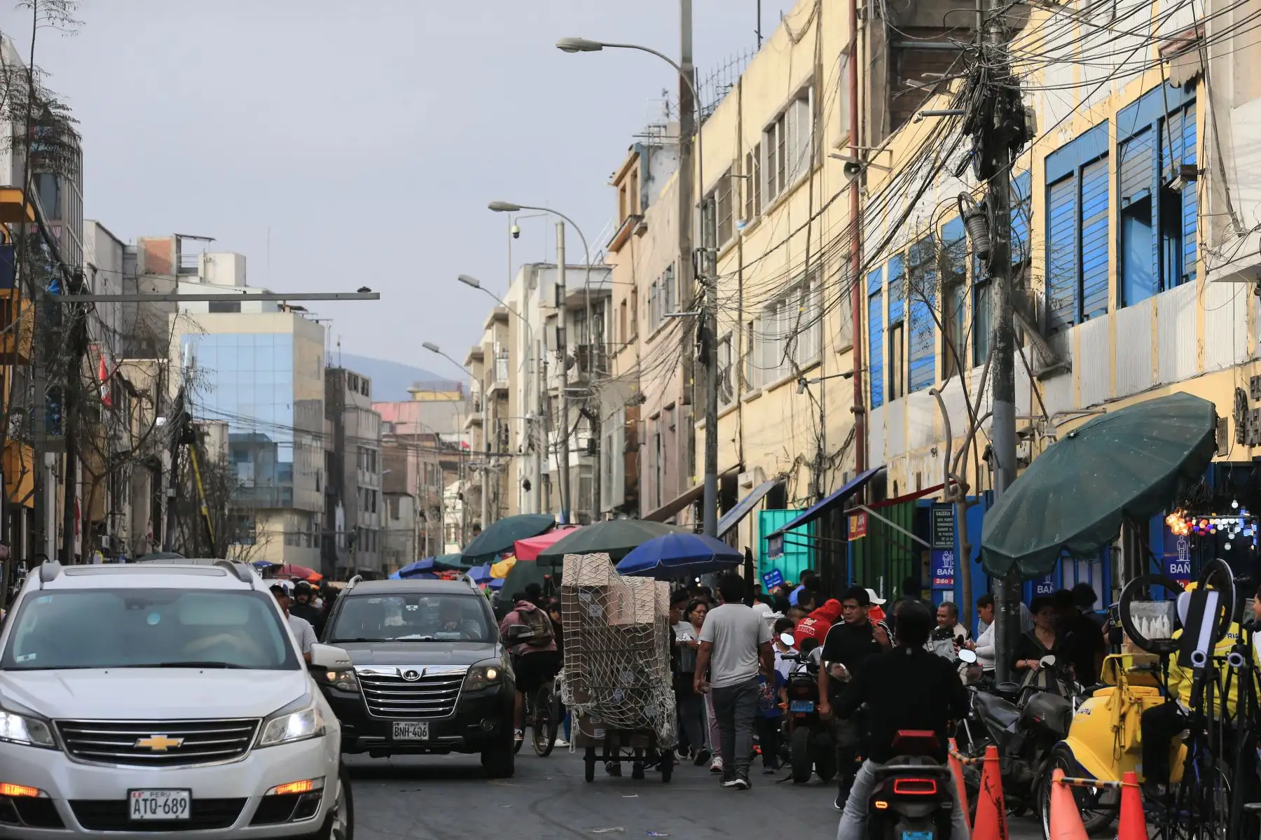 Estas acciones, contempladas en el Plan Maestro del Centro Histórico de Lima, buscan devolver el orden visual, mejorar la seguridad pública y revalorizar los espacios urbanos que conforman el corazón histórico de la ciudad. Foto: ANDINA/Héctor Vinces