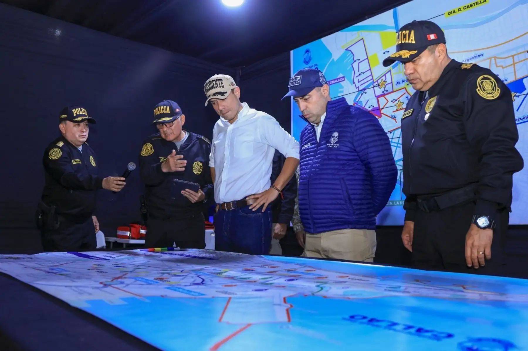 El presidente José Jerí supervisó la implementación del Puesto de Comando Temporal del Callao, reafirmando el compromiso del Ejecutivo con la seguridad ciudadana. Foto: ANDINA/Prensa Presidencia
