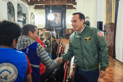 Presidente José Jerí lideró una reunión con dirigentes vecinales