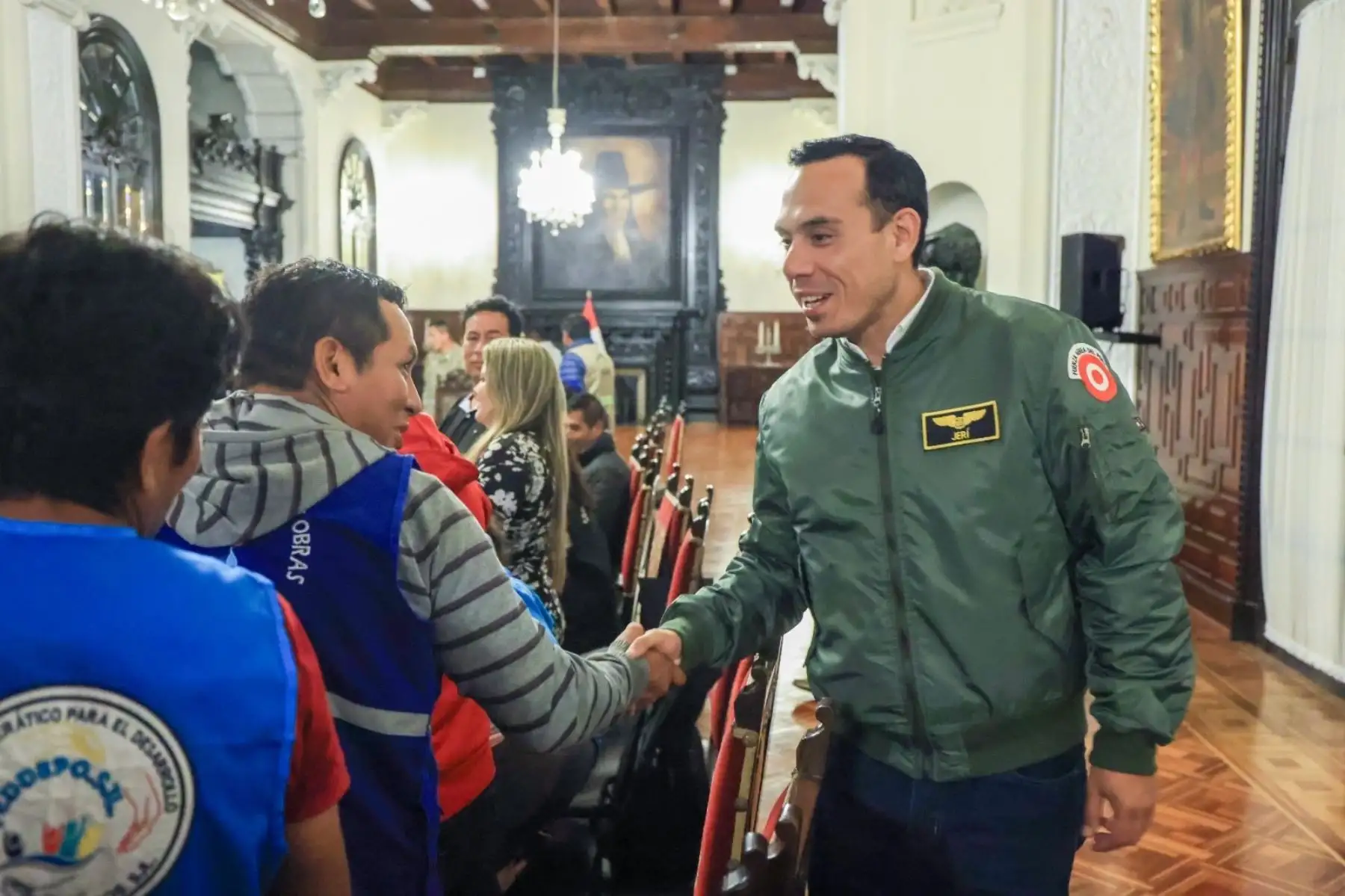 El presidente José Jerí Oré lideró una reunión con dirigentes vecinales para coordinar acciones que garanticen agua potable y alcantarillado en zonas vulnerables. Foto: ANDINA/Prensa Presidencia