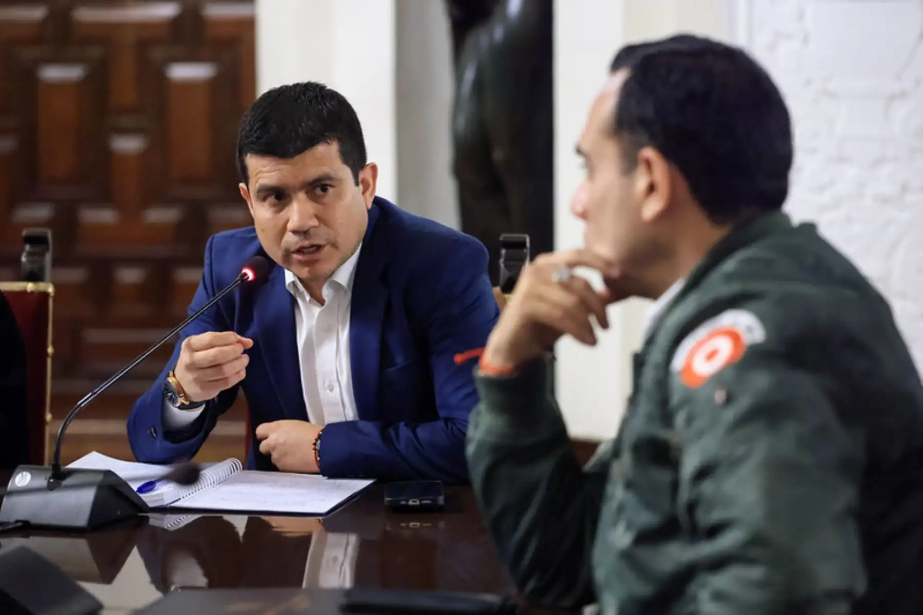 El presidente José Jerí Oré lideró una reunión con dirigentes vecinales para coordinar acciones que garanticen agua potable y alcantarillado en zonas vulnerables. Foto: ANDINA/Prensa Presidencia