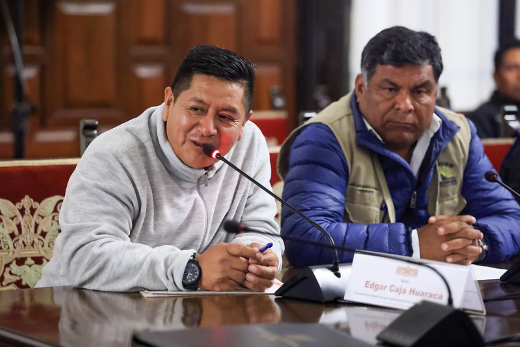 El presidente José Jerí Oré lideró una reunión con dirigentes vecinales para coordinar acciones que garanticen agua potable y alcantarillado en zonas vulnerables. Foto: ANDINA/Prensa Presidencia