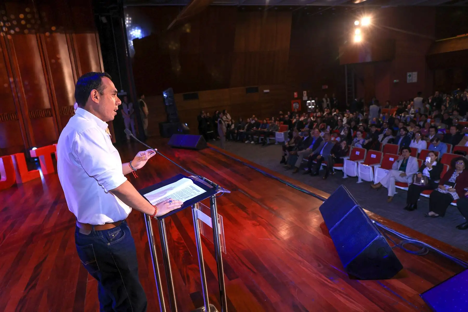 El presidente José Jerí participó de la inauguración del Congreso de la Industria Musical, un espacio impulsado por la Sociedad Nacional de Intérpretes y Ejecutantes de la Música (SONIEM) y coorganizado con el Ministerio de Cultura para fortalecer y proyectar el futuro de la música peruana. 
Foto: ANDINA/Prensa Presidencia