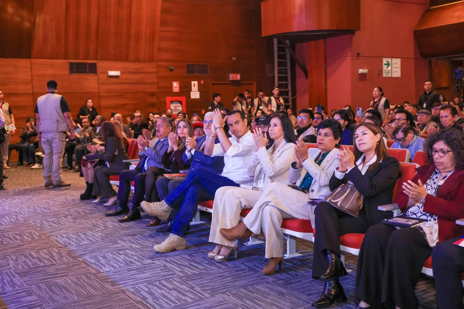 El presidente José Jerí participó de la inauguración del Congreso de la Industria Musical, un espacio impulsado por la Sociedad Nacional de Intérpretes y Ejecutantes de la Música (SONIEM) y coorganizado con el Ministerio de Cultura para fortalecer y proyectar el futuro de la m