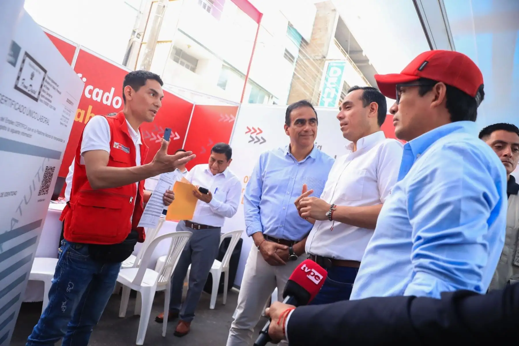 El presidente José Jerí, participa en la Feria del Empleo en San Juan de Lurigancho, la cual ofrece 6 mil oportunidades de empleo por medio de 80 empresas del sector privado. Foto: ANDINA/ Prensa Presidencia
