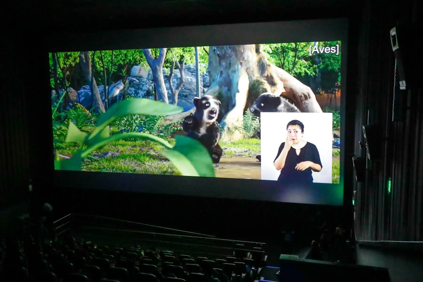 Se realizó la séptima edición del Festival de Cine Accesible en el Cineplanet de Plaza Santa Catalina, ubicado en La Victoria, orientado principalmente a personas con discapacidad. Se proyectó la película peruana animada "Milagros, una osa extraordinaria". Foto: ANDINA/Daniel Bracamonte
