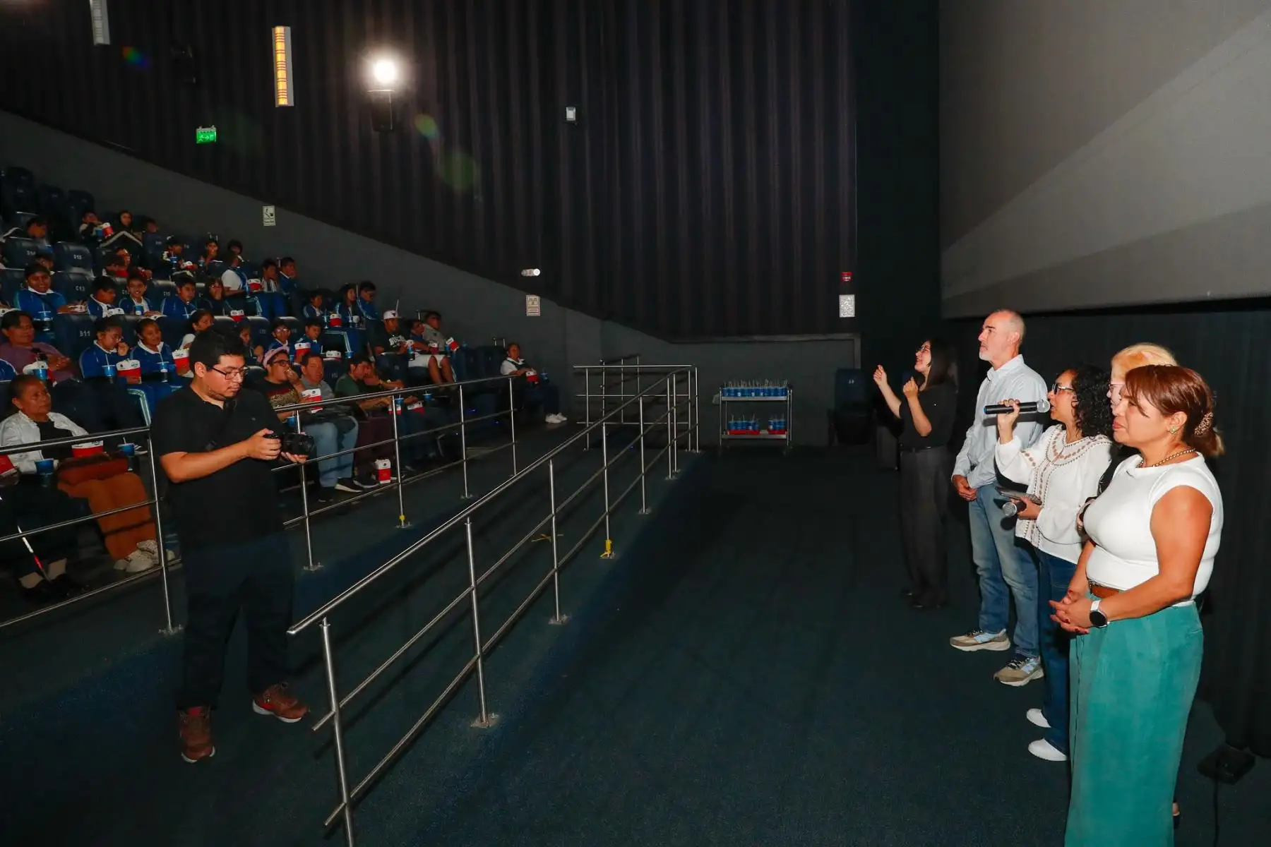 Se realizó la séptima edición del Festival de Cine Accesible en el Cineplanet de Plaza Santa Catalina, ubicado en La Victoria, orientado principalmente a personas con discapacidad. Se proyectó la película peruana animada "Milagros, una osa extraordinaria". Foto: ANDINA/Daniel Bracamonte