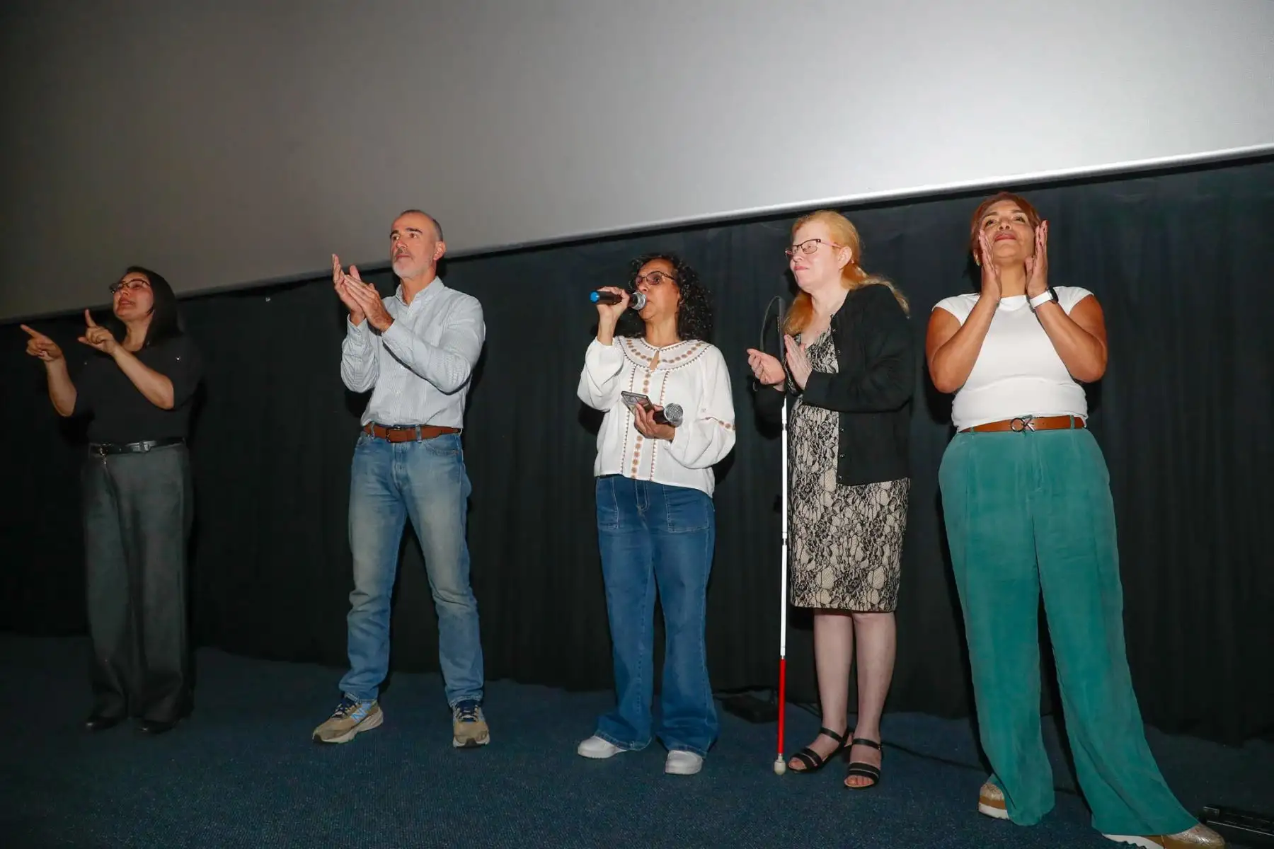 Se realizó la séptima edición del Festival de Cine Accesible en el Cineplanet de Plaza Santa Catalina, ubicado en La Victoria, orientado principalmente a personas con discapacidad. Se proyectó la película peruana animada "Milagros, una osa extraordinaria". Foto: ANDINA/Daniel Bracamonte