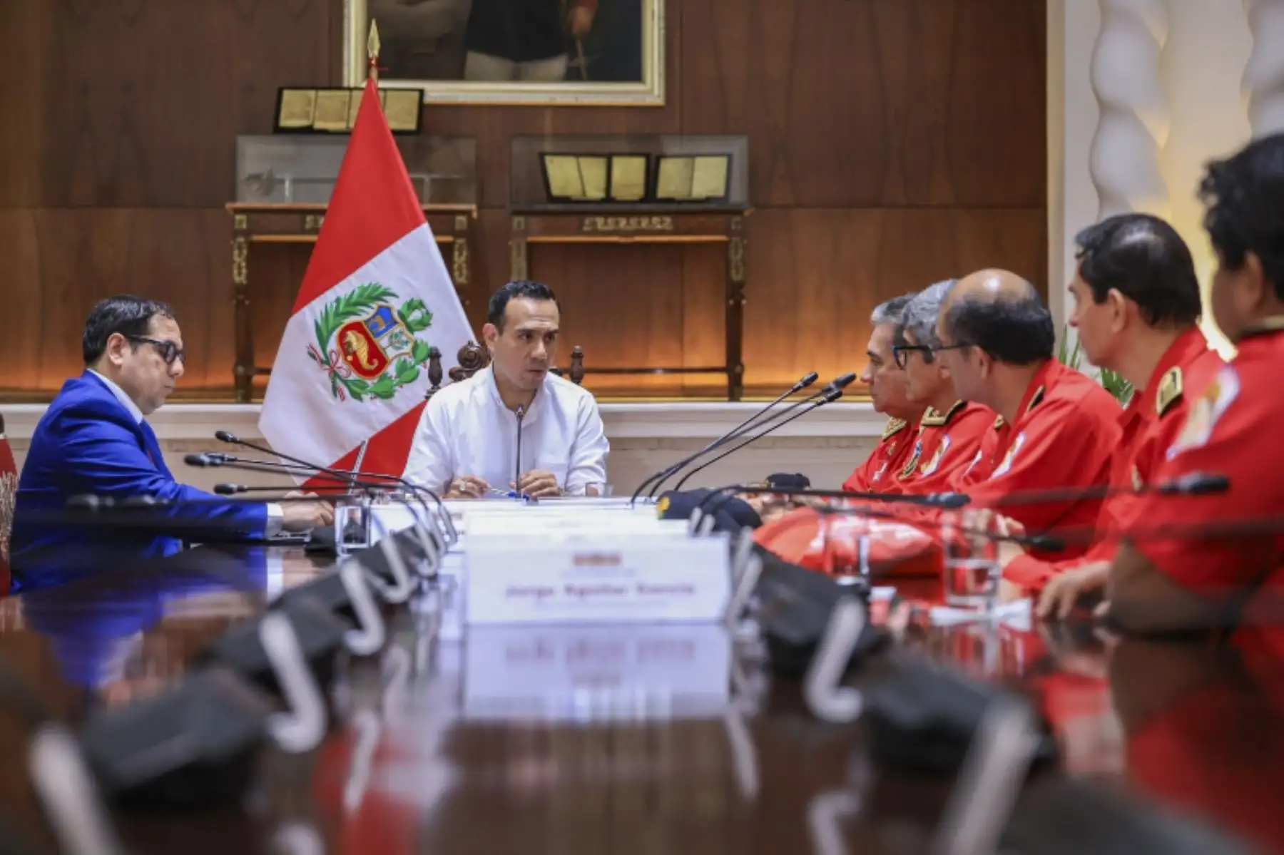 El presidente de la república, José Jerí, sostuvo una reunión con miembros del Cuerpo General de Bomberos Voluntarios del Perú (CGBVP) en la que expresó el respaldo del Gobierno a las labores que realizan permanentemente por la seguridad de todos los peruanos. Foto: ANDINA/Prensa Presidencia