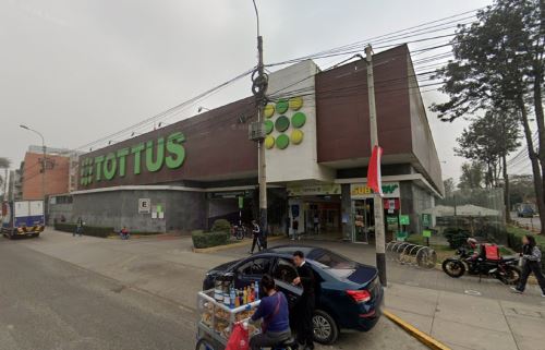 Tottus de la Av La Fontana, clausurado temporalmente.