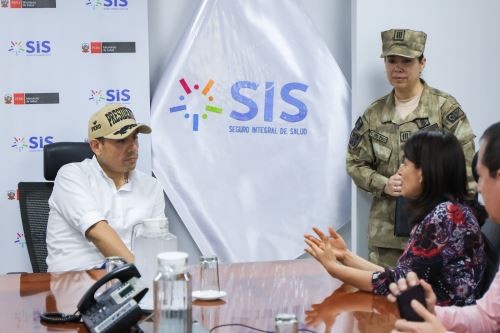 Presidente José Jerí sostuvo reunión de trabajo con funcionarios del SIS