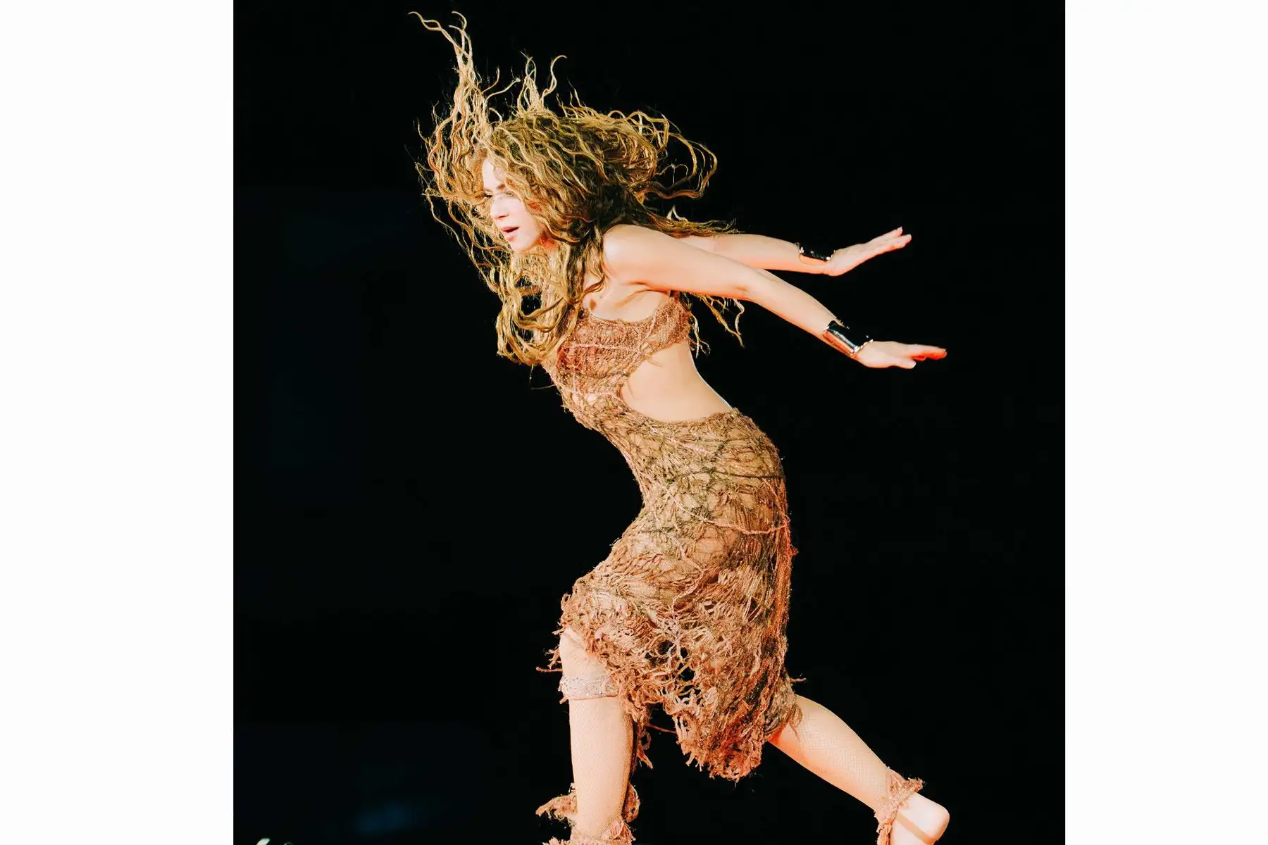 Shakira: Mega estrella hizo historia en el Perú con la presentación más fastuosa de los últimos años. Es la primera mujer artista en lograr cuatro sold out en el Estadio Nacional reuniendo a más de 180 mil asistentes en el marco de su gira  Las Mujeres Ya No Lloran World Tour que hoy llega a Chile. Foto: Difusión