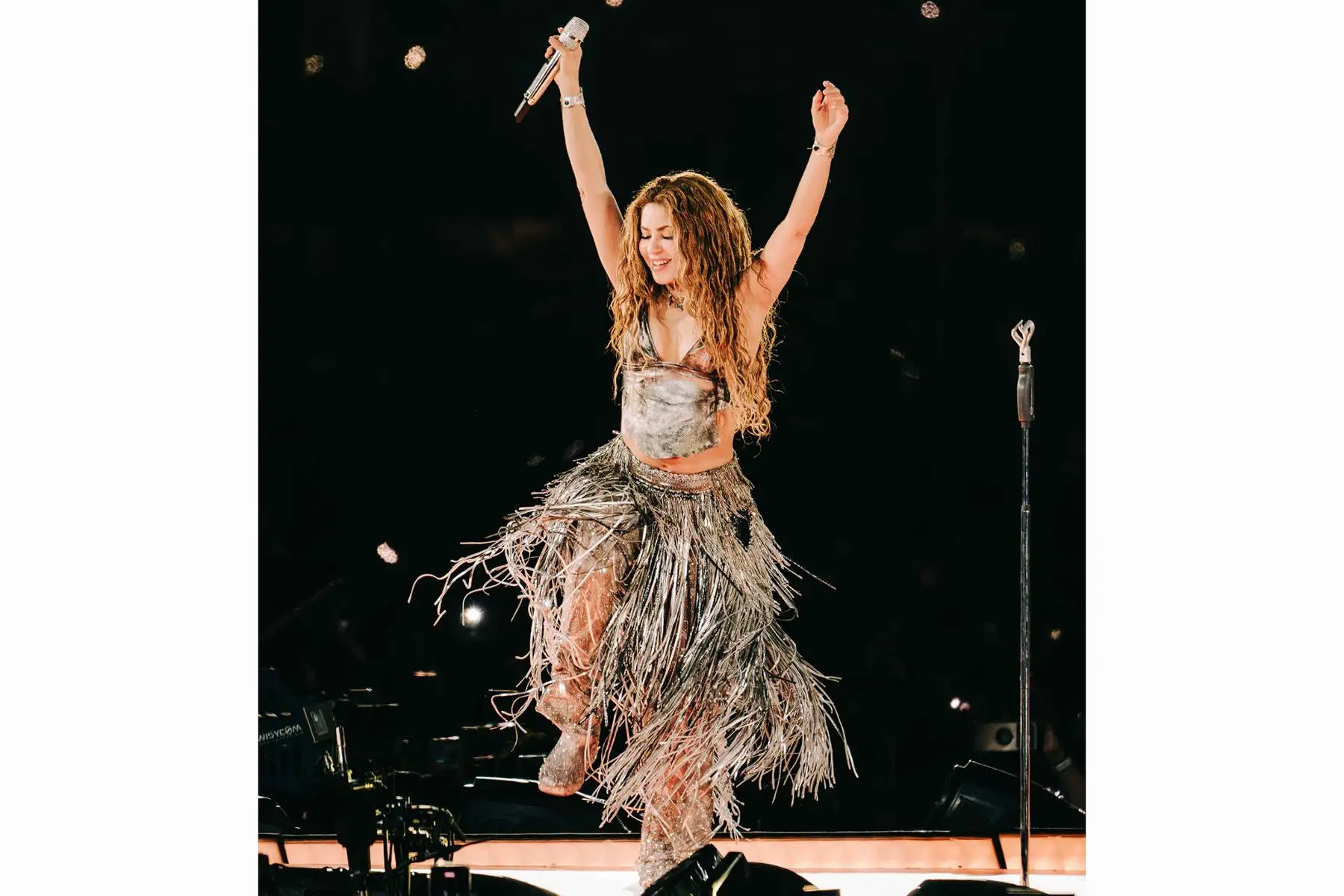 Shakira: Mega estrella hizo historia en el Perú con la presentación más fastuosa de los últimos años. Es la primera mujer artista en lograr cuatro sold out en el Estadio Nacional reuniendo a más de 180 mil asistentes en el marco de su gira  Las Mujeres Ya No Lloran World Tour que hoy llega a Chile. Foto: Difusión