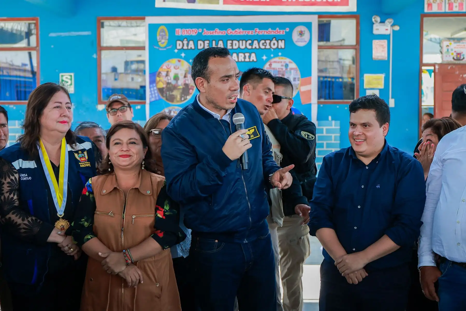 Como parte de las actividades oficiales en La Libertad, el presidente José Jerí supervisó las instalaciones de la I.E. 81019 Josefina Gutiérrez Fernández en Chocope, donde compartió con los estudiantes de la emblemática institución educativa y destacó la importancia de brindar una educación de calidad y con valores patrióticos para la formación de mejores ciudadanos. Foto: ANDINA/Prensa Presidencia