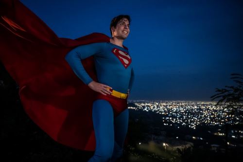El "Superman brasileño" devuelve la esperanza a niños enfermos en su primera gira por África