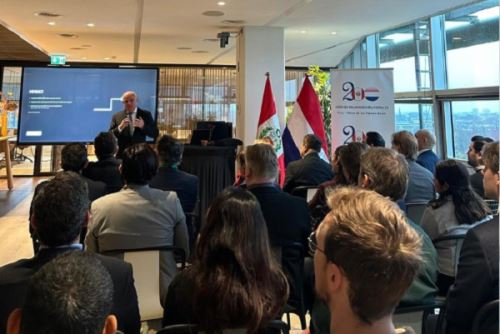 Viceministro de Relaciones Exteriores, embajador Félix Denegri, promovió activamente inversiones hacia el Perú, en Países Bajos. Foto: Cortesía.