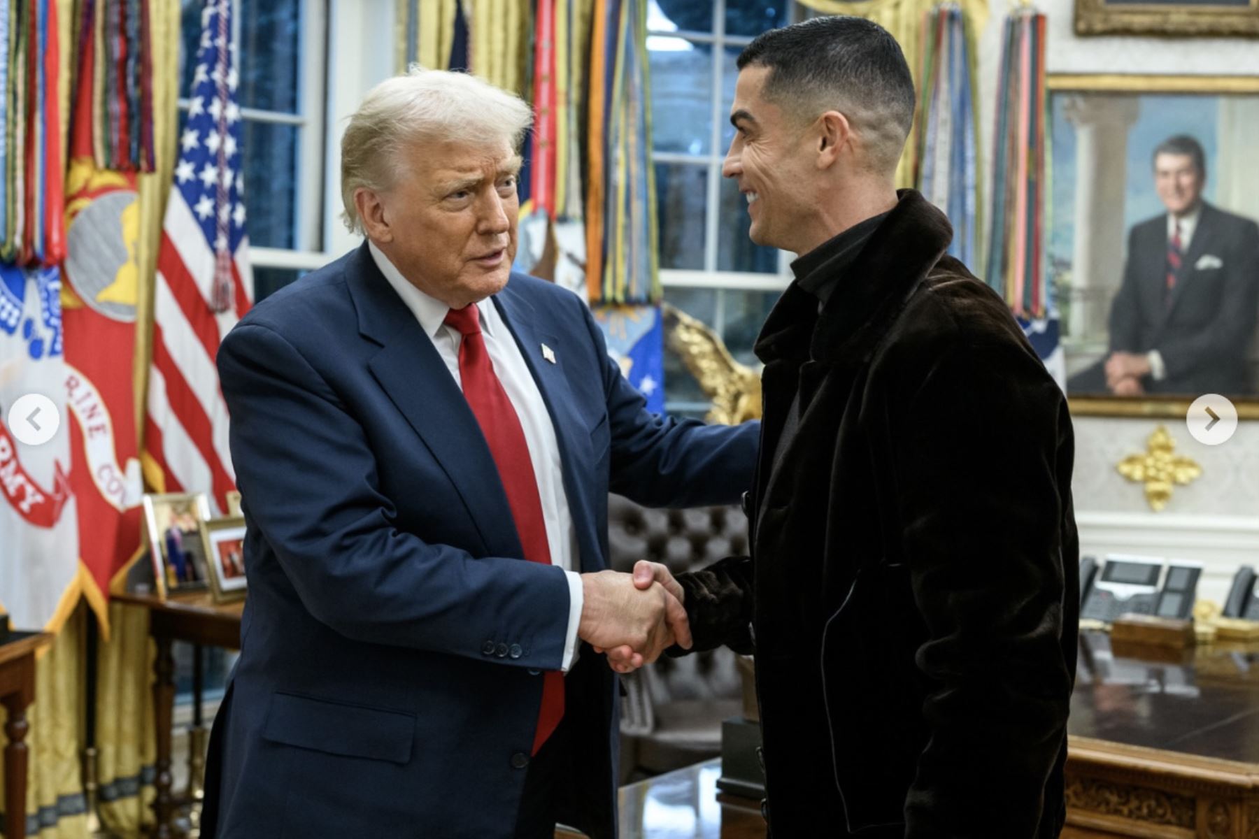 El delantero portugués Cristiano Ronaldo asistió a la cena de gala de la Casa Blanca del martes 18 de noviembre, donde compartió mesa con el presidente de Estados Unidos, el príncipe heredero saudí, Mohammed bin Salman, y el presidente de la FIFA, Gianni Infantino. Foto: INTERNET/Medios