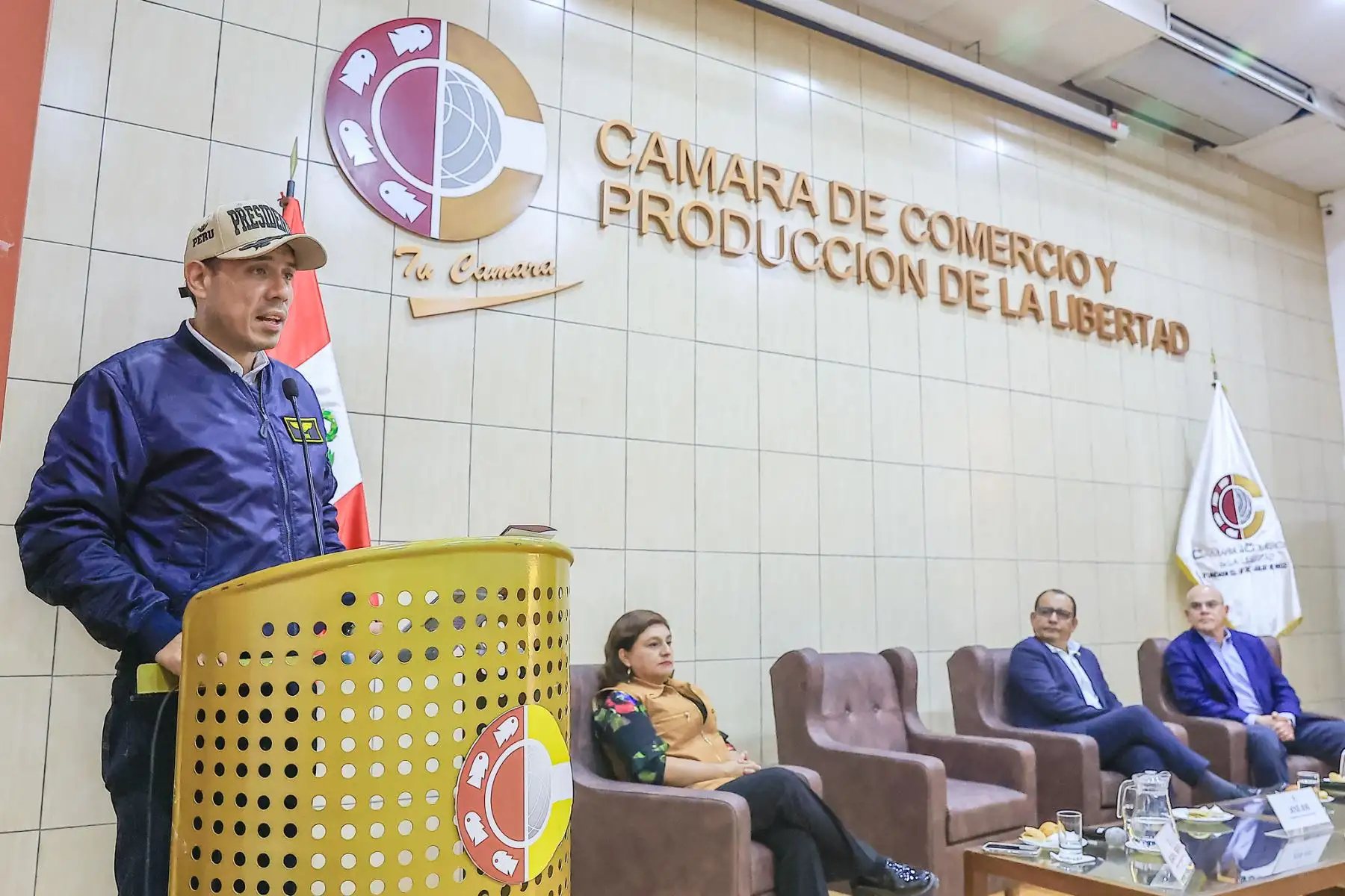 El presidente de la república, José Jerí, lideró una reunión de trabajo con los miembros de la Cámara de Comercio y Producción de La Libertad.  Foto: ANDINA/Prensa Presidencia