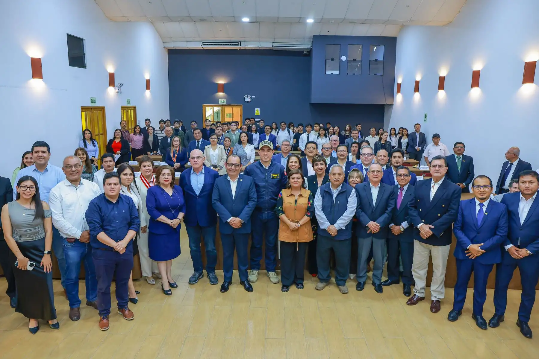 El presidente de la república, José Jerí, lideró una reunión de trabajo con los miembros de la Cámara de Comercio y Producción de La Libertad.  Foto: ANDINA/Prensa Presidencia