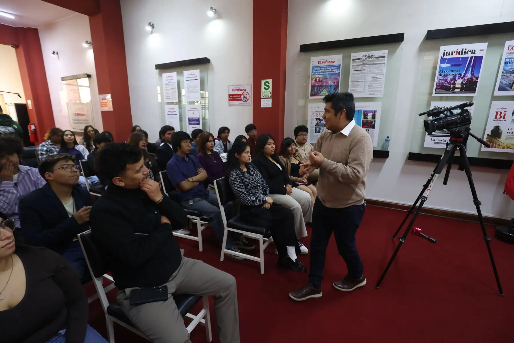 Alumnos del Instituto Continental en su carrera de Diseño Gráfico Publicitario y la Universidad Continental de la carrera de Ciencias de la Comunicación , formaron parte de la experiencia “Vive Andina”

Foto:ANDINA / Juan Carlos Guzmán Negrini