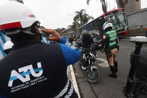 Operativo conjunto de ATU y la Policía Nacional  en Av. Javier Prado