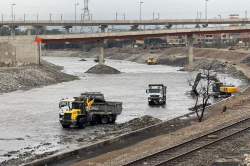 Municipalidad Metropolitana de Lima ha logrado un avance del 85% en el proceso de limpieza y descolmatación en el río Rímac. Foto: ANDINA/Difusión