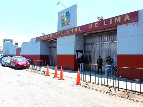 El Ministerio Público y la Policía Nacional ejecutan un operativo de allanamiento de 11 inmuebles vinculados a la gobernadora de Lima, Rosa Vásquez, y otros funcionarios regionales. ANDINA/Difusión