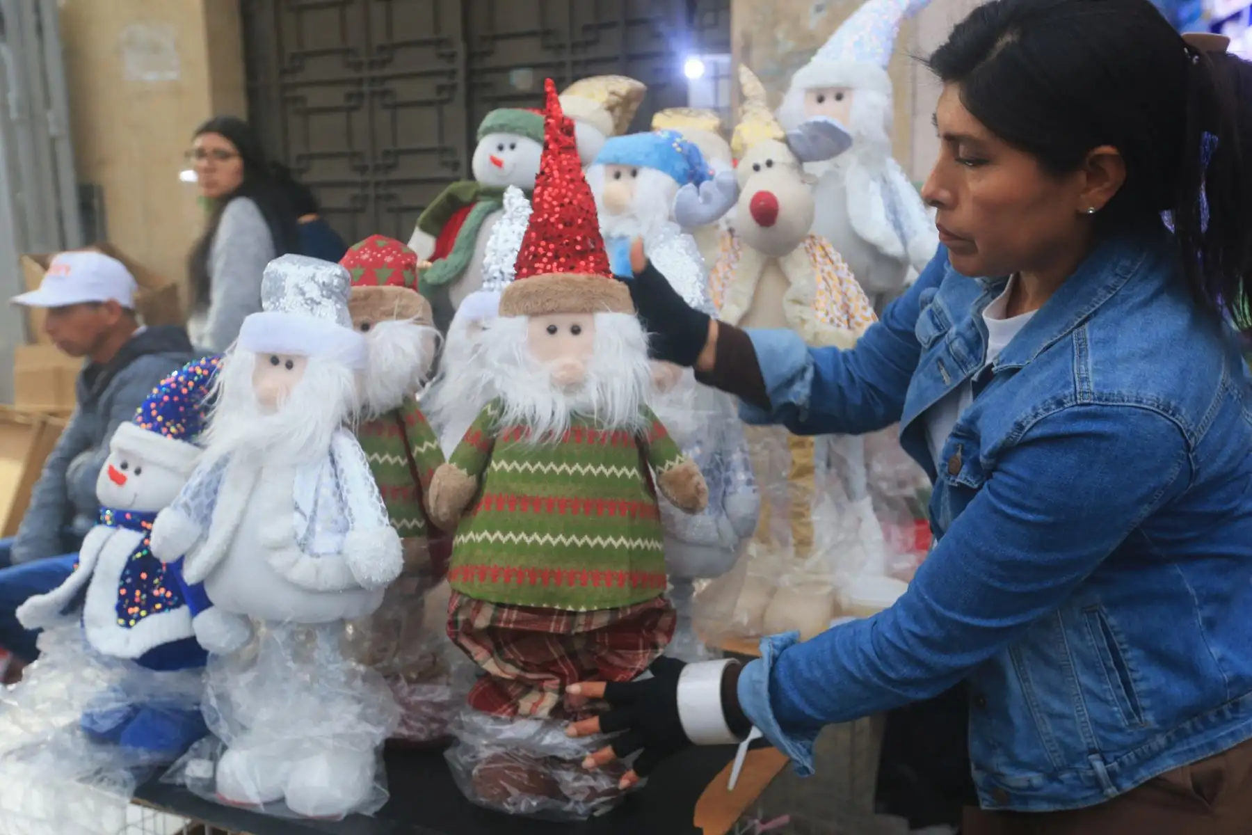 Iniciaron las ventas de la temporada navideña en el mercado central. Foto: ANDINA/Héctor Vinces