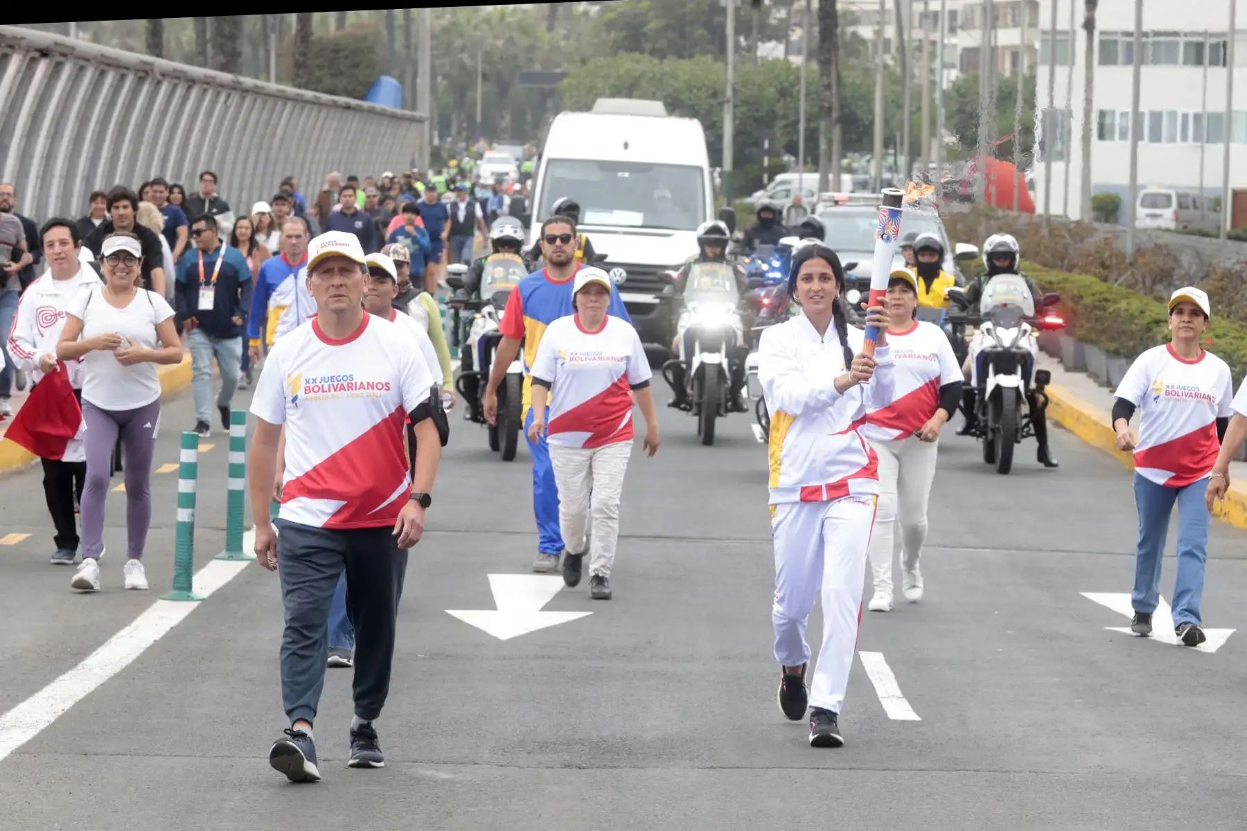 Antorcha bolivariana recorre el Malecón Cisneros, el Malecón de la Reserva y la avenida Armendáriz, en Miraflor. Foto: ANDINA/ Vidal Tarqui