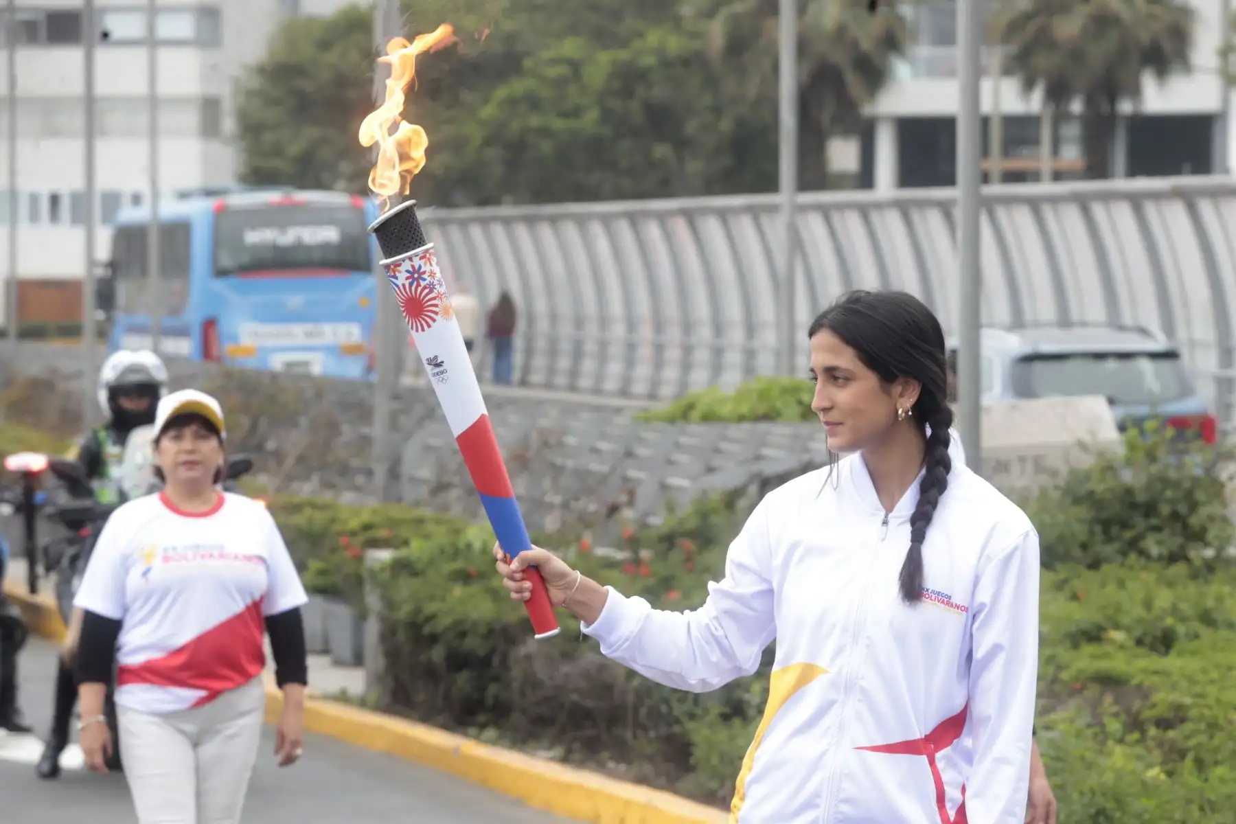 Antorcha bolivariana recorre el Malecón Cisneros, el Malecón de la Reserva y la avenida Armendáriz, en Miraflor. Foto: ANDINA/ Vidal Tarqui