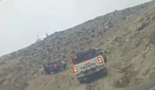 Derrumbe de rocas interrumpe tránsito vehicular en la ruta Atico – Ocoña.. ANDINA/Difusión