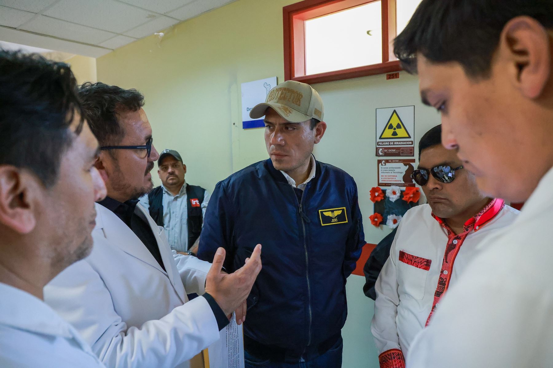 El presidente de la república, José Jerí, inspeccionó las instalaciones del Hospital Regional Docente de Cajamarca, donde dialogó con los pacientes, recogió las necesidades del personal de salud y verificó los posibles puntos de mejora para una sanidad de calidad en la región. Foto: Presidencia