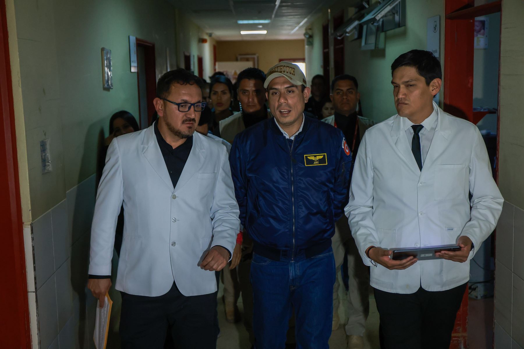 El presidente de la república, José Jerí, inspeccionó las instalaciones del Hospital Regional Docente de Cajamarca, donde dialogó con los pacientes, recogió las necesidades del personal de salud y verificó los posibles puntos de mejora para una sanidad de calidad en la región. Foto: Presidencia