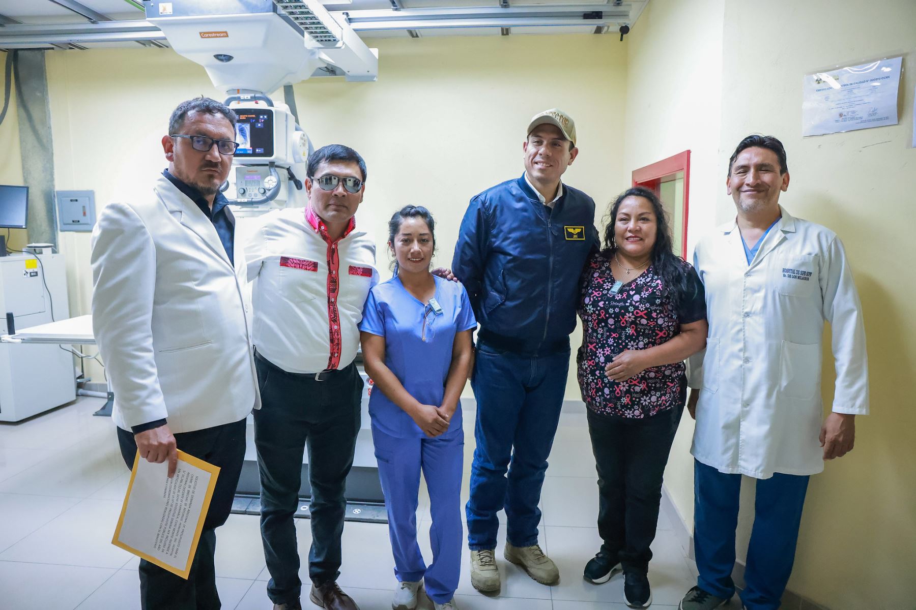El presidente de la república, José Jerí, inspeccionó las instalaciones del Hospital Regional Docente de Cajamarca, donde dialogó con los pacientes, recogió las necesidades del personal de salud y verificó los posibles puntos de mejora para una sanidad de calidad en la región. Foto: Presidencia