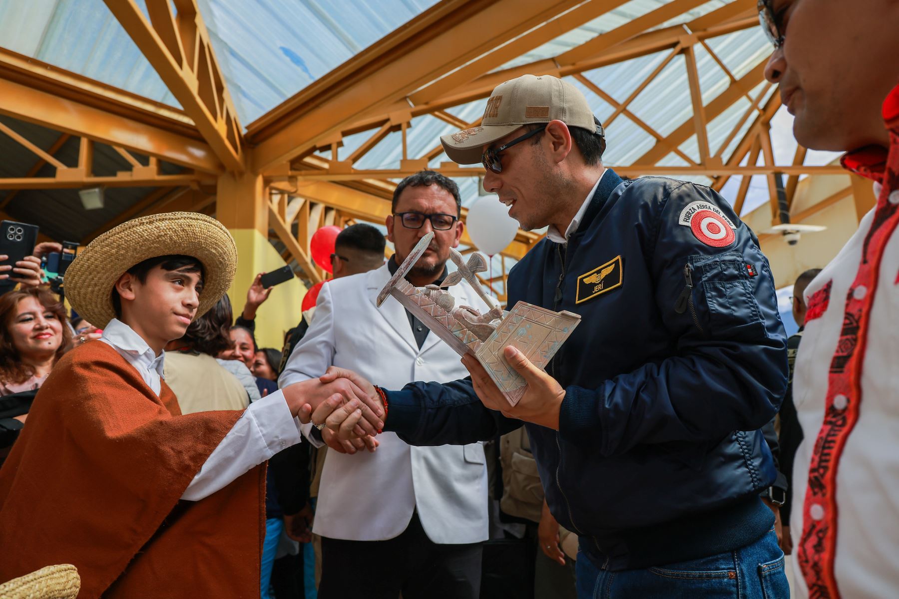 El presidente de la república, José Jerí, inspeccionó las instalaciones del Hospital Regional Docente de Cajamarca, donde dialogó con los pacientes, recogió las necesidades del personal de salud y verificó los posibles puntos de mejora para una sanidad de calidad en la región. Foto: Presidencia