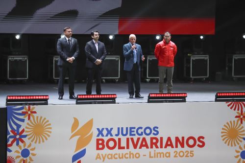 Autoridades del IPD, del Comité Olímpico, de la Organización Deportiva Bolivariana, así como el ministro de Educación participaron en la ceremonia inaugural. Fotos: ANDINA