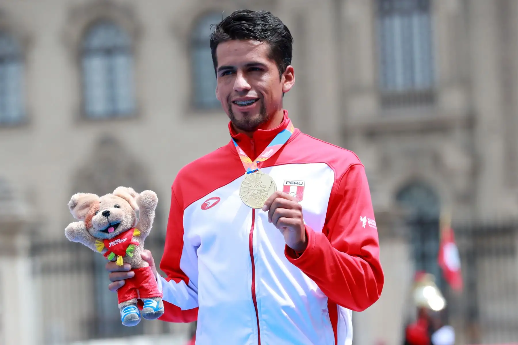 Maratón, de atletas masculinos como femeninas, recorrieron sitios emblemáticos como la Plaza San Martín, Paseo de los Héroes Navales y la Vía Expresa.
Foto: ANDINA/ Lino Chipana