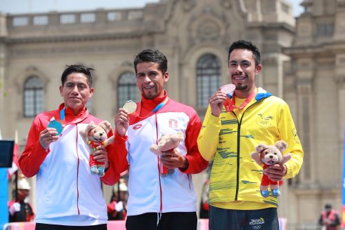 XX Juegos Bolivarianos: presidente Jerí participa  en la premiación de la maratón 42K