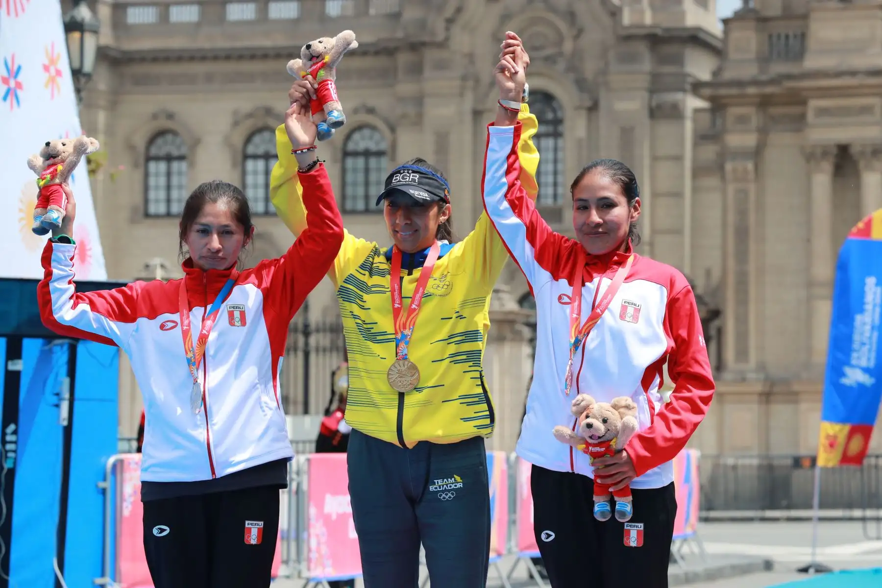 Maratón, de atletas masculinos como femeninas, recorrieron sitios emblemáticos como la Plaza San Martín, Paseo de los Héroes Navales y la Vía Expresa.
Foto: ANDINA/ Lino Chipana