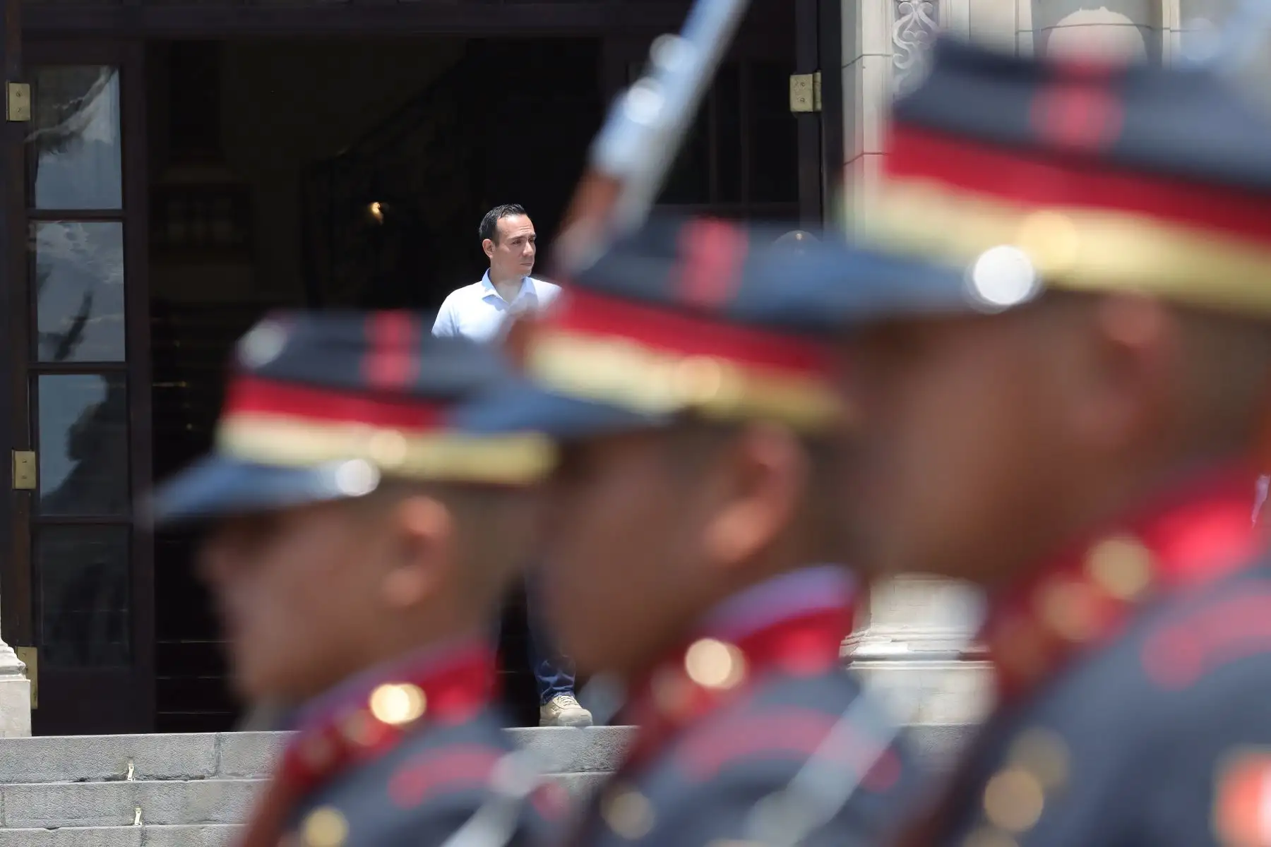 Tradicional cambio de guardia en el Patio de Honor del Palacio de Gobierno. 
En esta ocasión estuvo a cargo de la Policía Nacional del Perú. 
Foto : ANDINA / Lino Chipana Obregón.