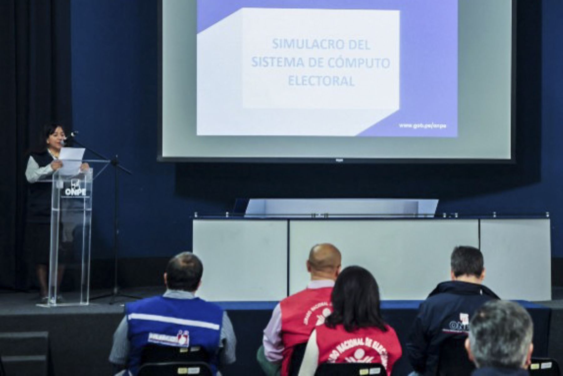 ONPE realiza simulacro del Sistema de Cómputo Electoral paras elecciones primarias de ERM