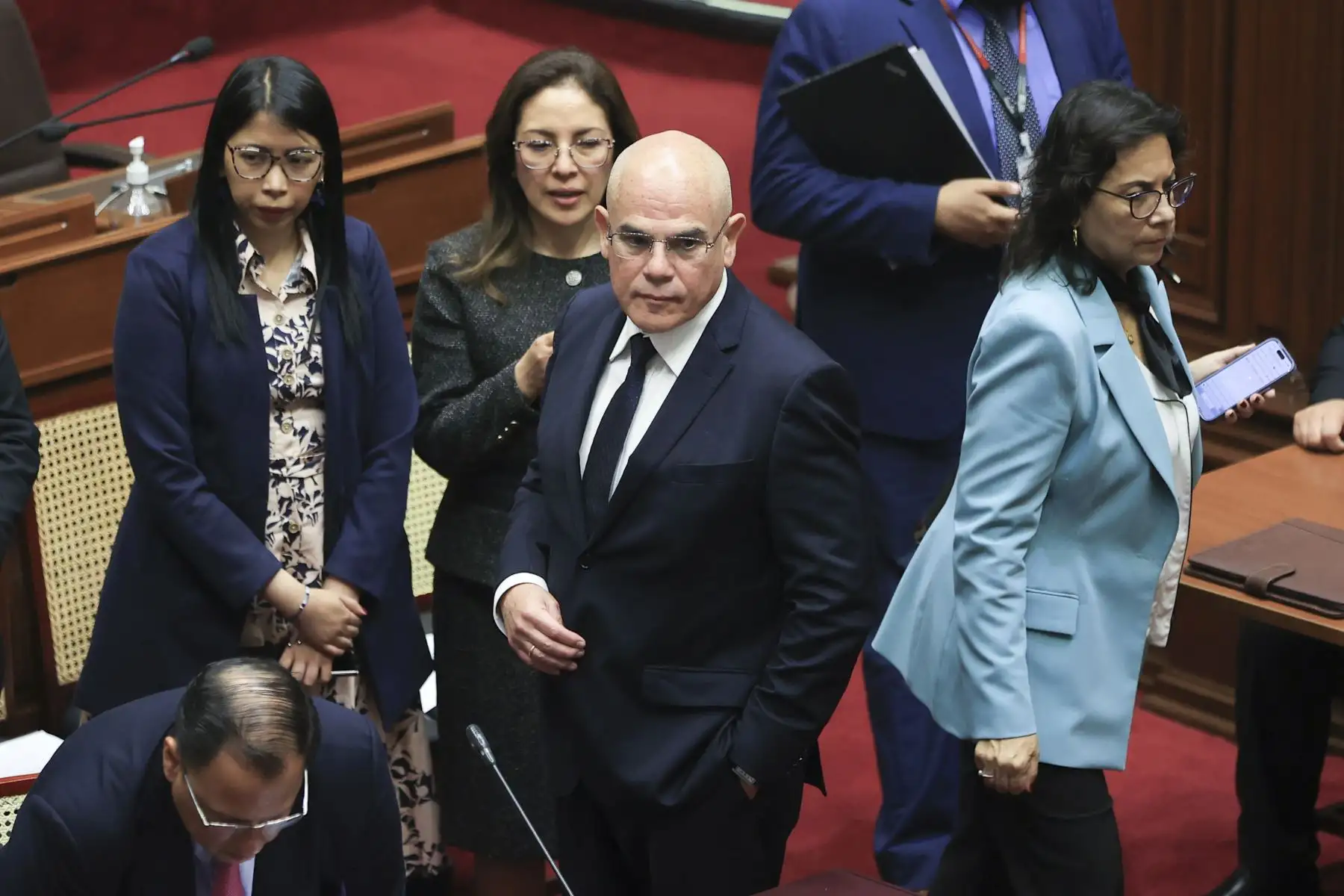 El presidente del Consejo de Ministros, Ernesto Álvarez, junto a sus ministros de Estado, sustenta ante la Comisión de Constitución del Congreso el pedido de facultades al Ejecutivo para legislar en materia de seguridad ciudadana.
Foto: ANDINA/Jhonel Rodríguez Robles