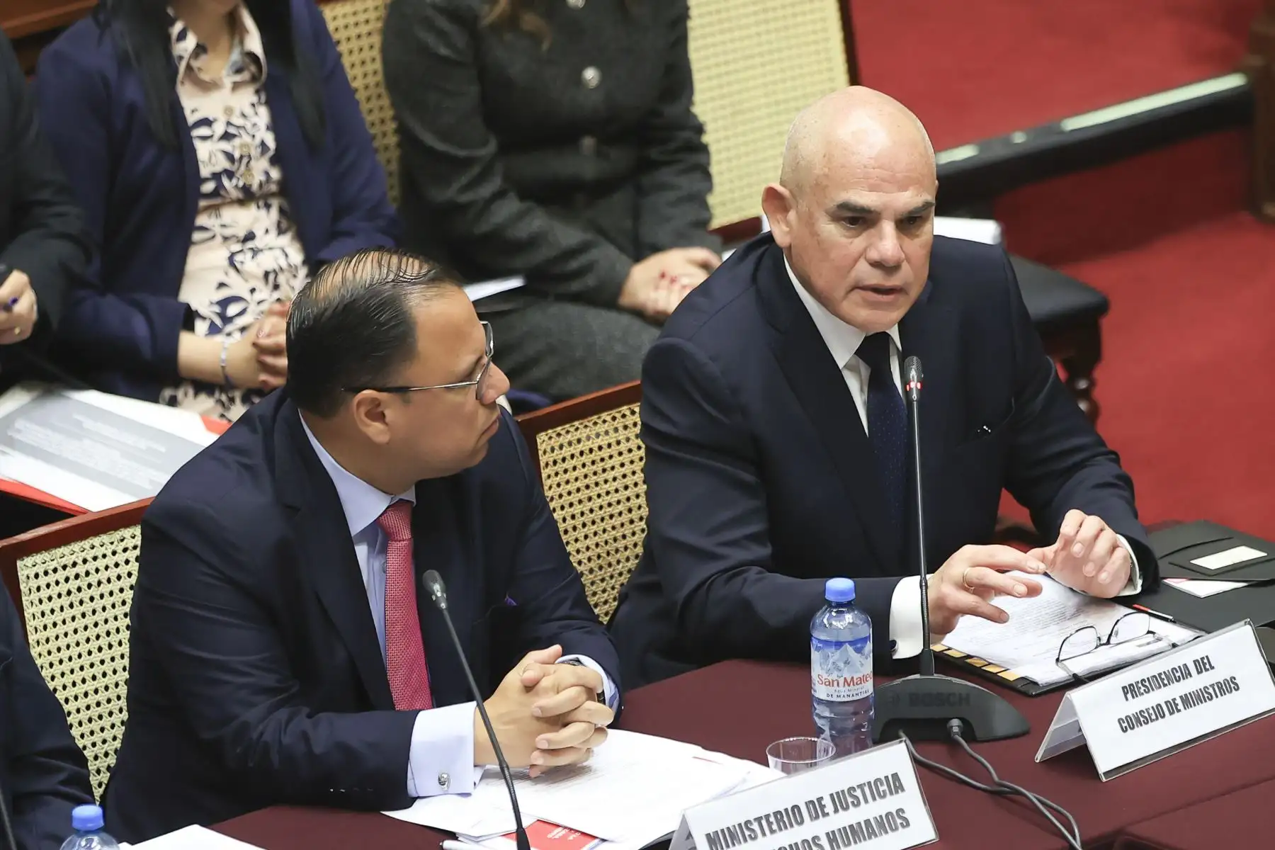 El presidente del Consejo de Ministros, Ernesto Álvarez, sustenta ante la Comisión de Constitución del Congreso el pedido de facultades al Ejecutivo para legislar en materia de seguridad ciudadana.
Foto: ANDINA/Jhonel Rodríguez Robles